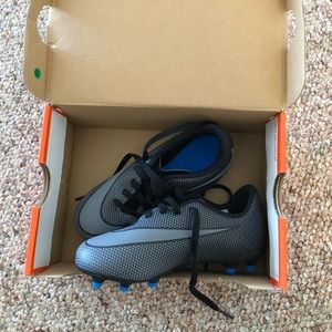 Kids Nike soccer cleats *BRAND NEW*